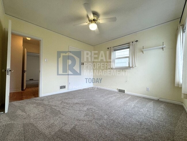 Building Photo - 910 N Union Ave