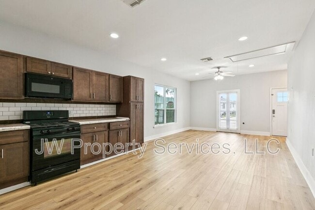 Building Photo - 3701 Derbigny St