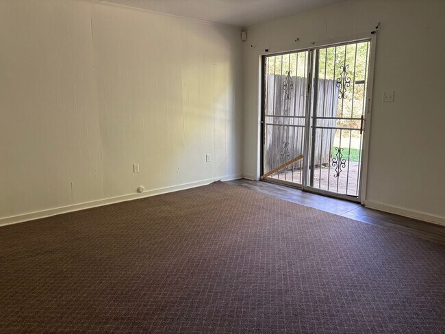 Building Photo - 2136 East Dr