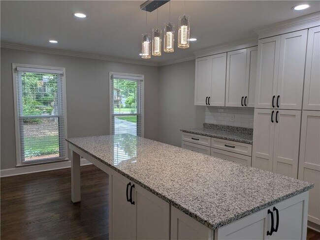 Building Photo - 220 Indian Hills Ct