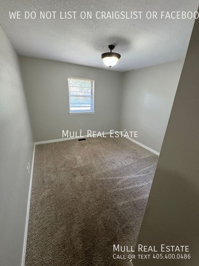 Building Photo - 1622 Chaucer Dr