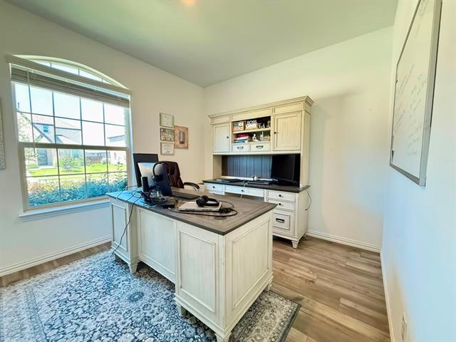 Building Photo - 1601 Lake Grove Dr