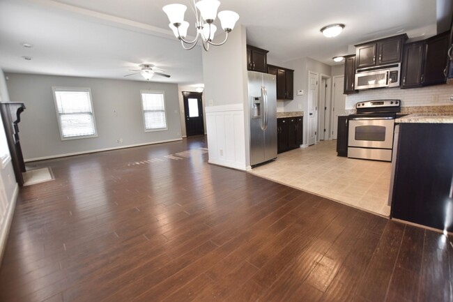 Building Photo - Pet Friendly Four Bedroom!