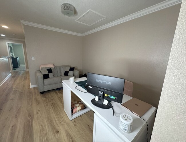 Building Photo - Updated Townhome in Gated Magnolia Park!