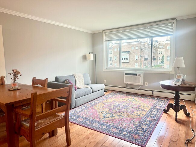 Building Photo - 1 Bed 1 Bath!  Pets Welcome!  Parking!