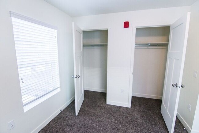 Building Photo - Lovely 2-Bedroom Condo in Easton Park
