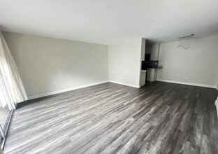 Building Photo - 6455 La Jolla Blvd