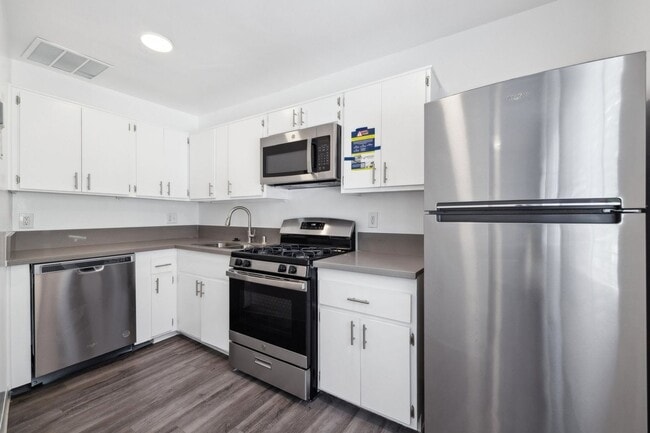 Interior Photo - 1253 Havenhurst Drive