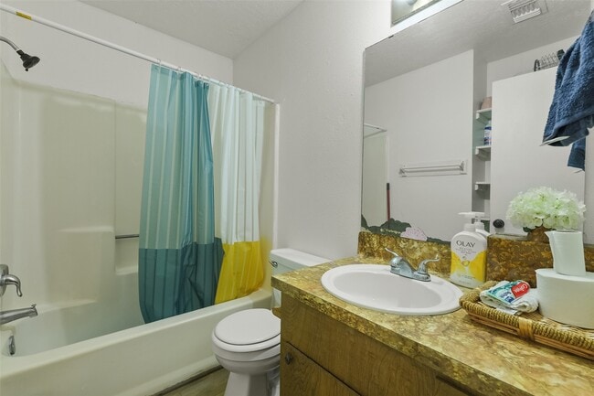 Building Photo - 217 Lazy Ln