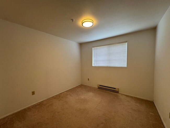 Building Photo - Comfortable & Convenient Condo in Renton