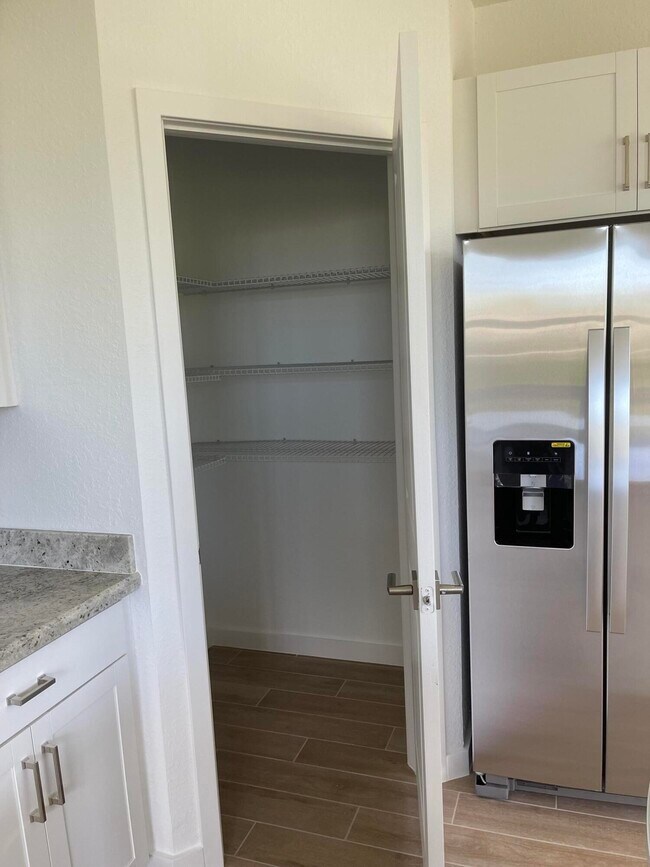 Building Photo - 8542 Via Mar Rosso