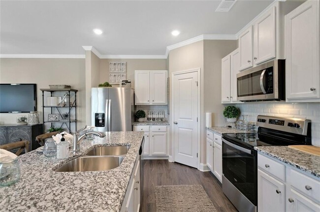 Building Photo - 600 Waterstone Dr