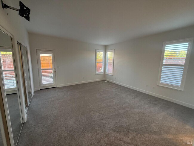 Building Photo - 316 Acadia Dr