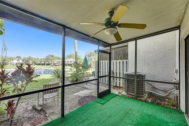 Building Photo - 3325 Carambola Cir S
