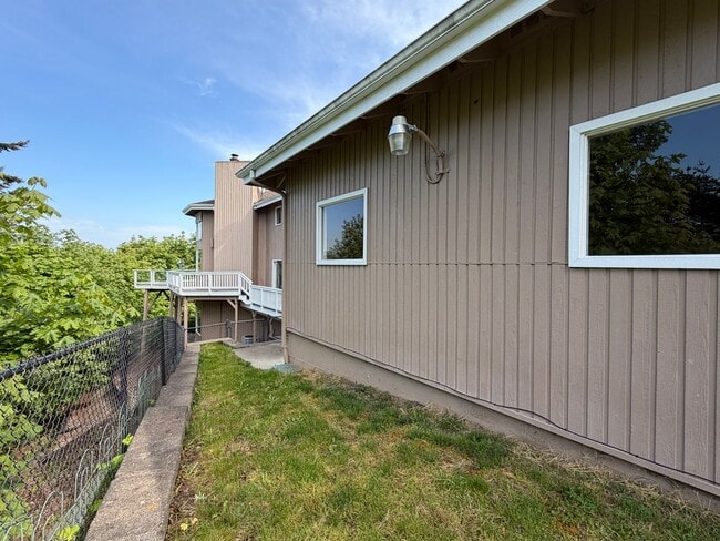 Building Photo - 3695 Sqft. Redondo home near Puget Sound!