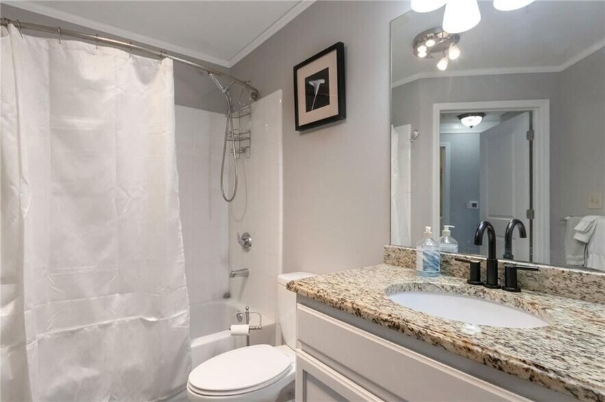 Building Photo - 3040 Peachtree Rd