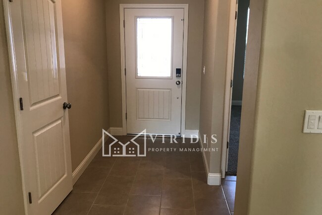 Building Photo - 5901 Blue Spruce Ave