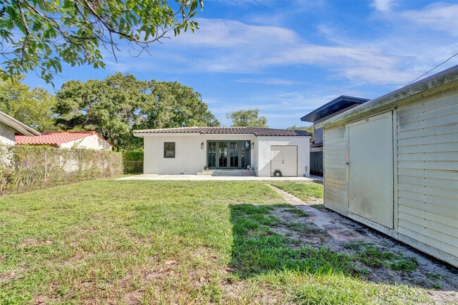 Building Photo - 807 SW 18th St