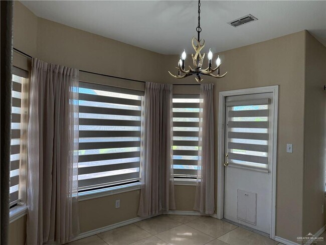 Building Photo - 35 Wisteria Dr