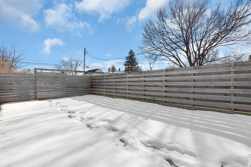 Building Photo - 816 Wager St