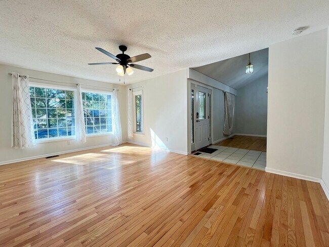 Building Photo - 1515 Mautenne Dr