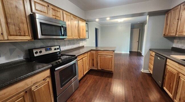 Building Photo - Washington - 3 Bedroom 1 Bathroom - Update...