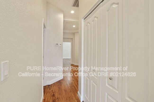Building Photo - 12020 Gold Pointe Ln
