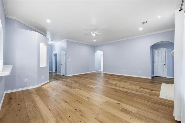 Building Photo - 835 Evergreen Ln