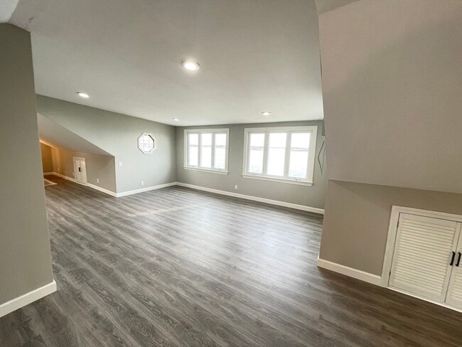 Building Photo - 85 Regatta Rd