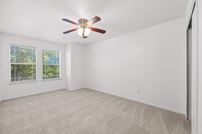 Building Photo - 10208 Laredo Dr