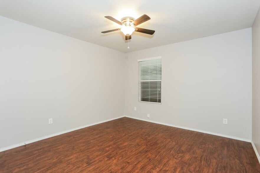 Building Photo - 128 Feverbush Dr