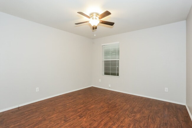 Building Photo - 128 Feverbush Dr