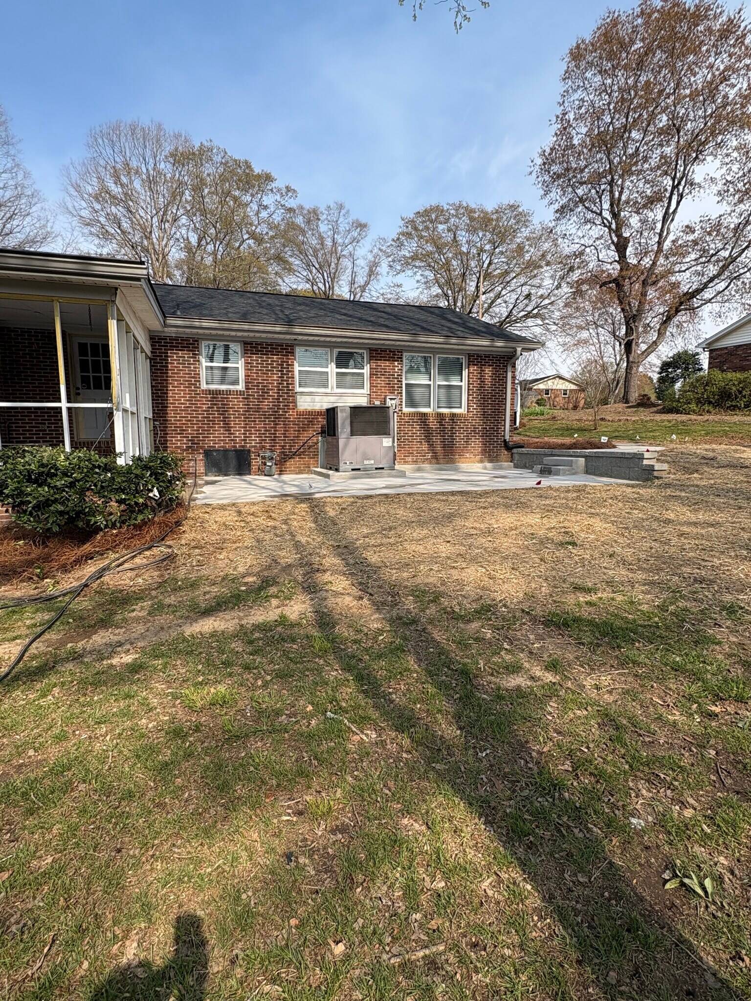 Building Photo - 304 S Almond Dr