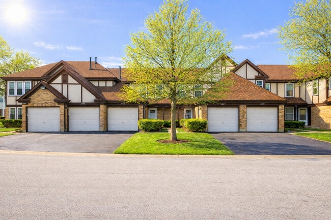 Building Photo - 1941 Quaker Hollow Ln