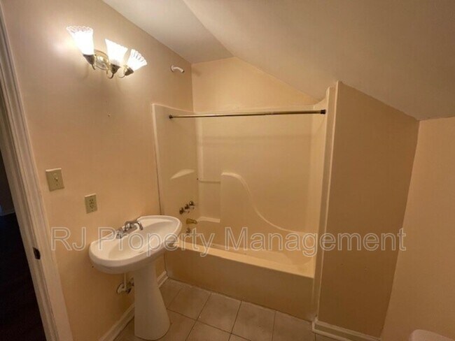 Building Photo - 8457 E Kerrville Rosemark Rd