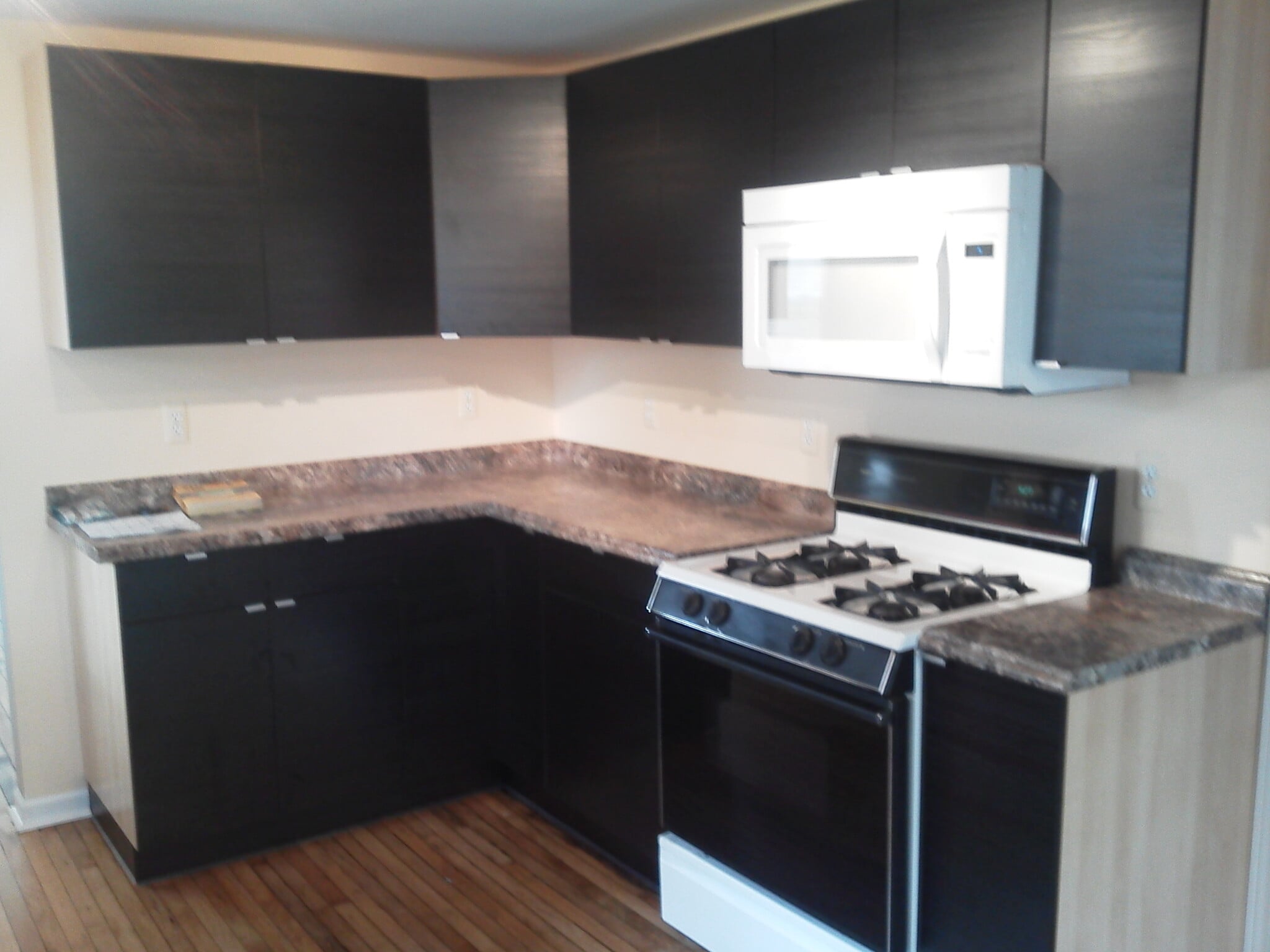 Kitchen - 2014 Guthrie Ave