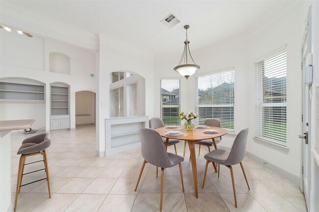 Building Photo - 3505 Parkside Dr