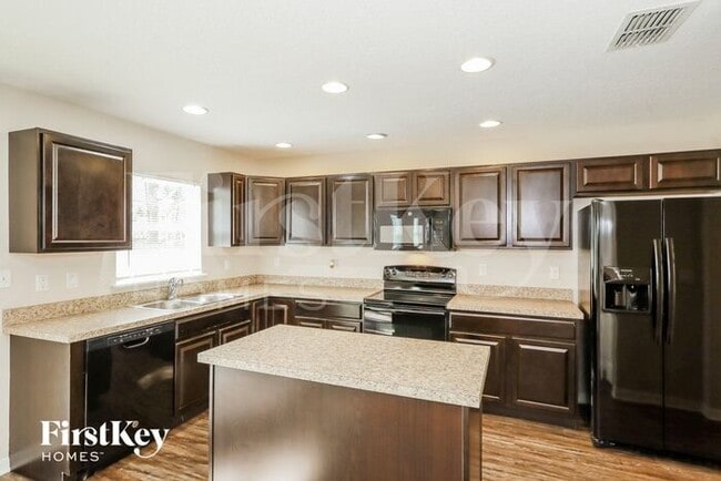 Building Photo - 10226 Magnolia Hills Dr