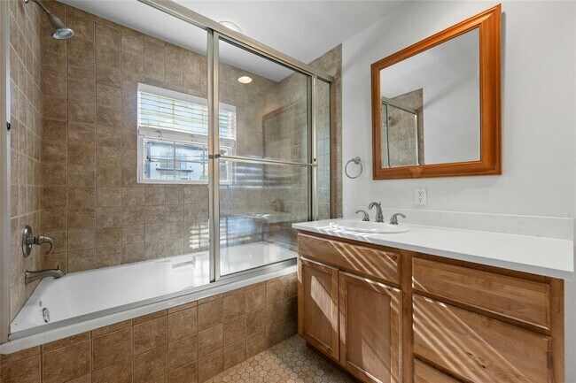 Building Photo - 2631 W 45th St