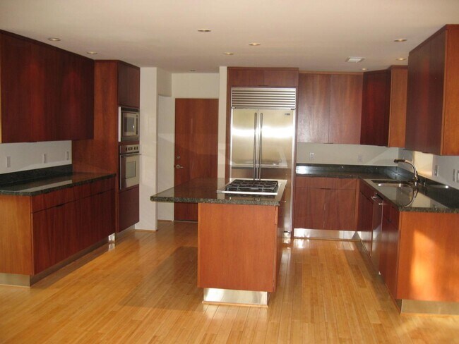 Building Photo - 4819 N 35th Pl