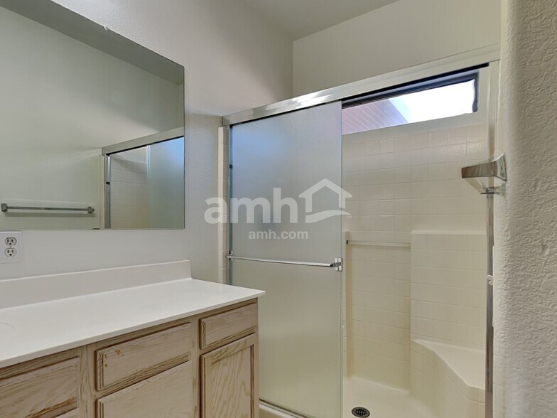 Building Photo - 2541 E La Costa Dr