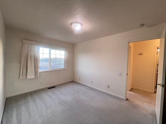 Building Photo - $500 OFF FIRST MONTH'S RENT!!!  BEAUTIFUL TWO LEVEL 3BD/3BA HOME AVAILABLE IN NEWARK, CA !!!!!!