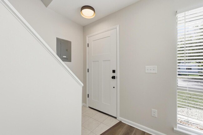 Building Photo - 1331 Cedar St