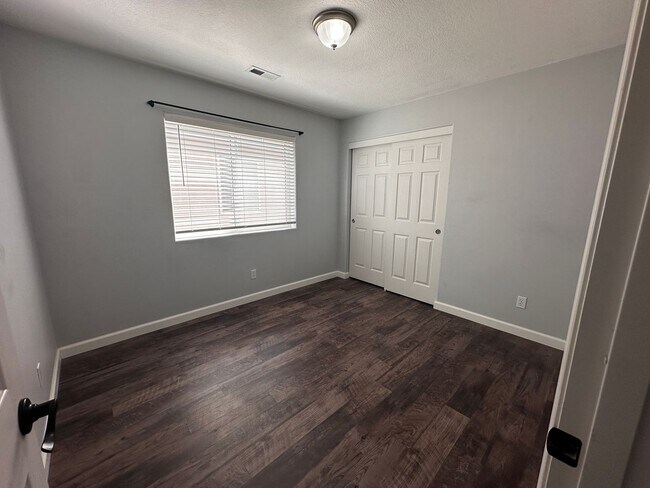 Building Photo - Beautiful 4 Bedroom 2.5 Bath Single Family...