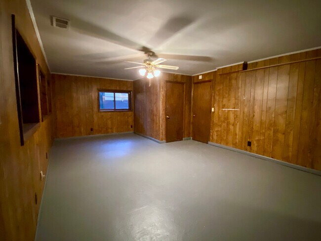Building Photo - 1164 Kirkland Ave