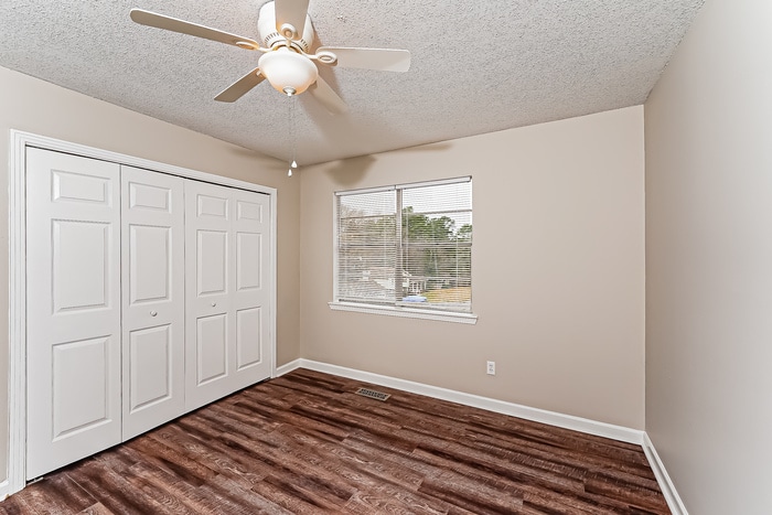 Building Photo - 2604 Hickory Ln