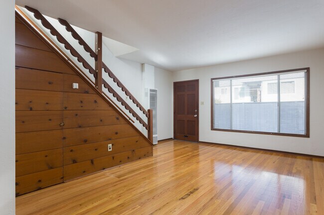 Building Photo - 6605-6605 Moeser Ln