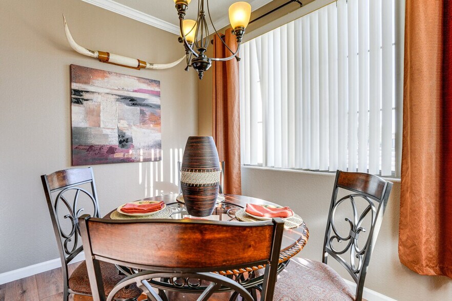 Building Photo - 1941 Pierpont Dr