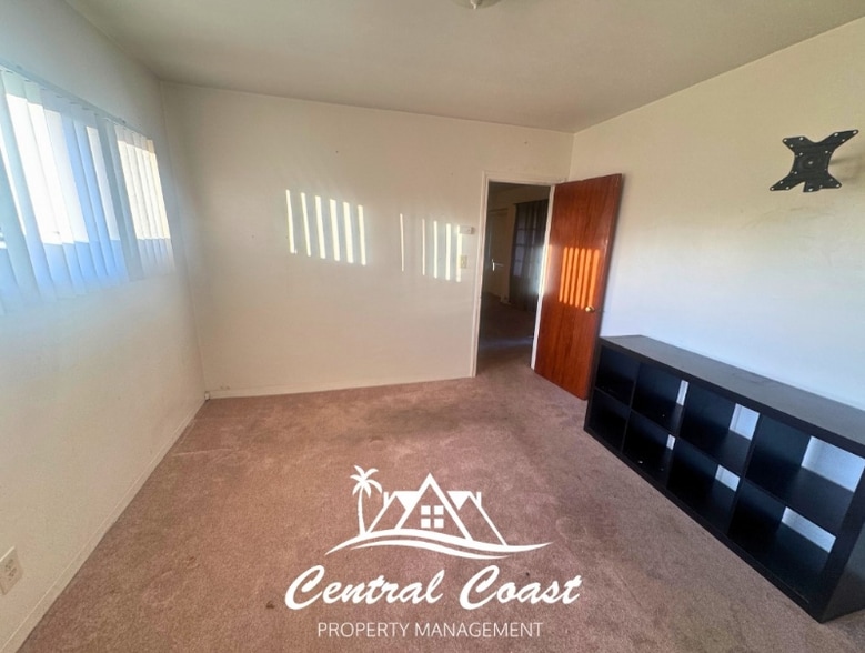 Building Photo - 0 E Hermosa St