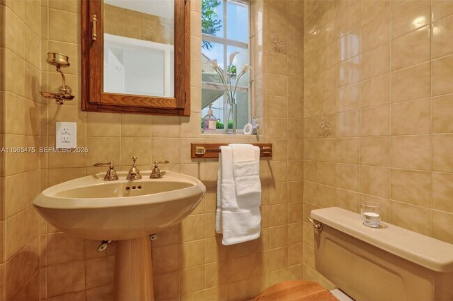 Building Photo - 1305 Alhambra Cir